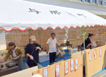 陣頭指揮を振るう洪会長